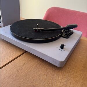 Recorder player 
EP-33 Bluetooth Turntable With Speakers